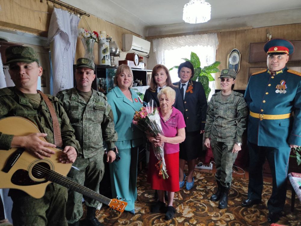7 мая руководитель Управы Горняцкого внутригородского района Олеся Осатюк совместно с военным комиссаром военного комиссариата (Горняцкого и Червоногвардейского района) Василием Кувыкиным, старшим судебным приставом... 7 мая руководитель Управы Горняцкого внутригородского района Олеся Осатюк совместно с военным комиссаром военного комиссариата (Горняцкого и Червоногвардейского района) Василием Кувыкиным, старшим судебным приставом...