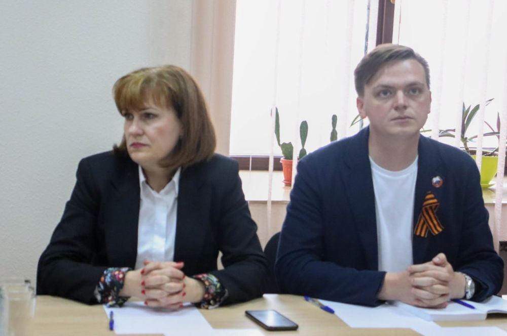 Члены Общественной палаты ДНР приняли участие в заседании общественного совета патриотического проекта «Книга Памяти: Опалённые дневники Донбасса. Непокорённые» Члены Общественной палаты ДНР приняли участие в заседании общественного совета патриотического проекта «Книга Памяти: Опалённые дневники Донбасса. Непокорённые»