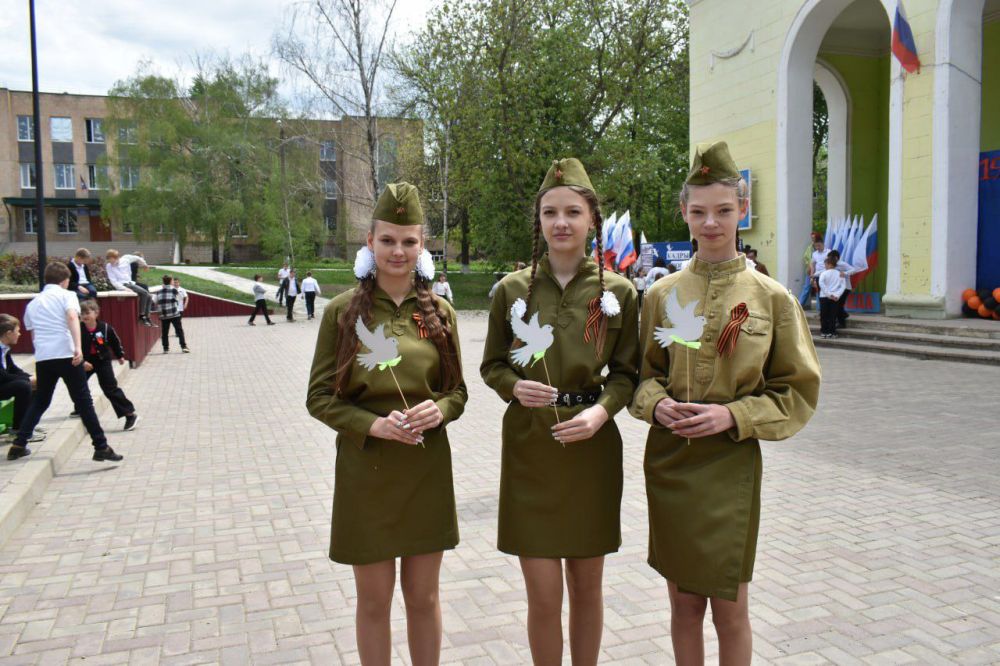 7 мая в Амвросиевке, в Центре культуры и досуга «Виктория», состоялось замечательное мероприятие, посвященное 80-летию Великой Победы 7 мая в Амвросиевке, в Центре культуры и досуга «Виктория», состоялось замечательное мероприятие, посвященное 80-летию Великой Победы