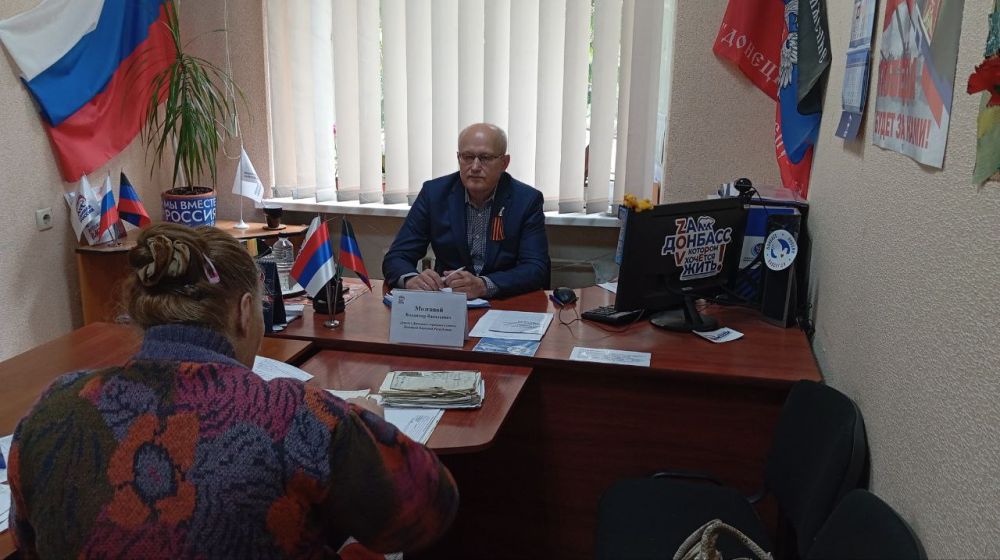 Василий Ткачук: Сегодня, 7 мая, депутат Донецкого городского совета Донецкой Народной Республики Владимир Мозговой провел прием граждан в рамках работы общественной приемной Всероссийской политической партии «Единая Россия»... Василий Ткачук: Сегодня, 7 мая, депутат Донецкого городского совета Донецкой Народной Республики Владимир Мозговой провел прием граждан в рамках работы общественной приемной Всероссийской политической партии «Единая Россия»...