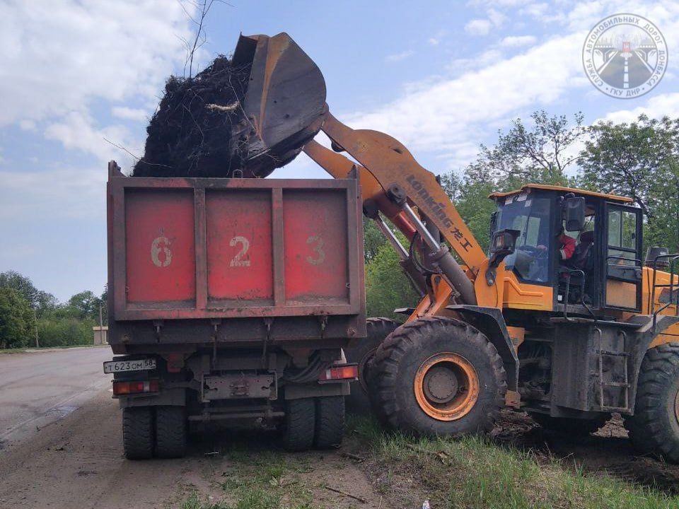 Дорожники продолжают благоустройство дорог общего пользования Дорожники продолжают благоустройство дорог общего пользования