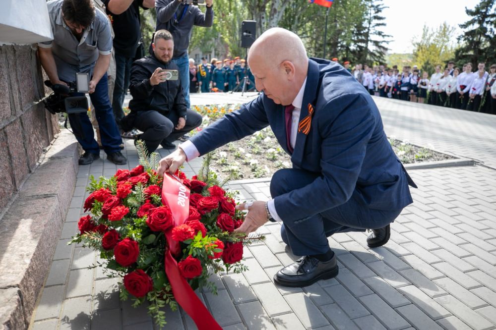 Олег Моргун: В кругу почетных гостей торжественно открыли памятник танкистам Южного фронта «Танк Т-34» Олег Моргун: В кругу почетных гостей торжественно открыли памятник танкистам Южного фронта «Танк Т-34»