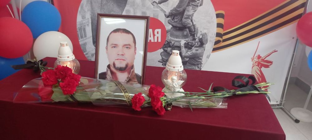 В Старобешевской школе № 1 торжественно открыли парту Героя Федора Самойленко, награжденного орденом Мужества (посмертно) В Старобешевской школе № 1 торжественно открыли парту Героя Федора Самойленко, награжденного орденом Мужества (посмертно)