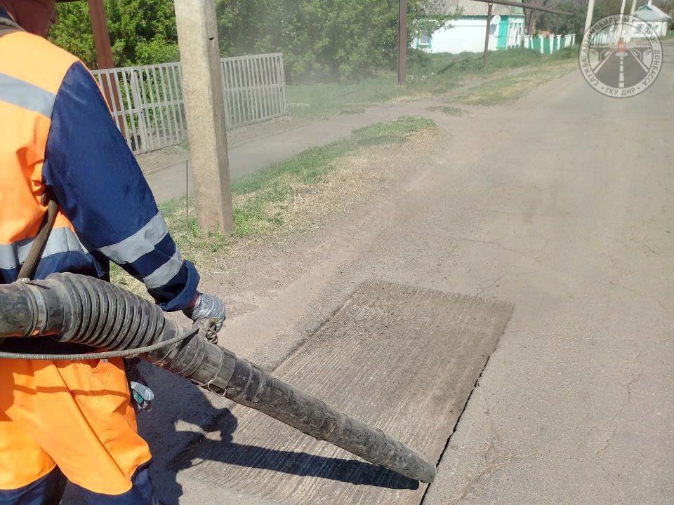 Дорожники продолжают благоустройство дорог общего пользования Дорожники продолжают благоустройство дорог общего пользования