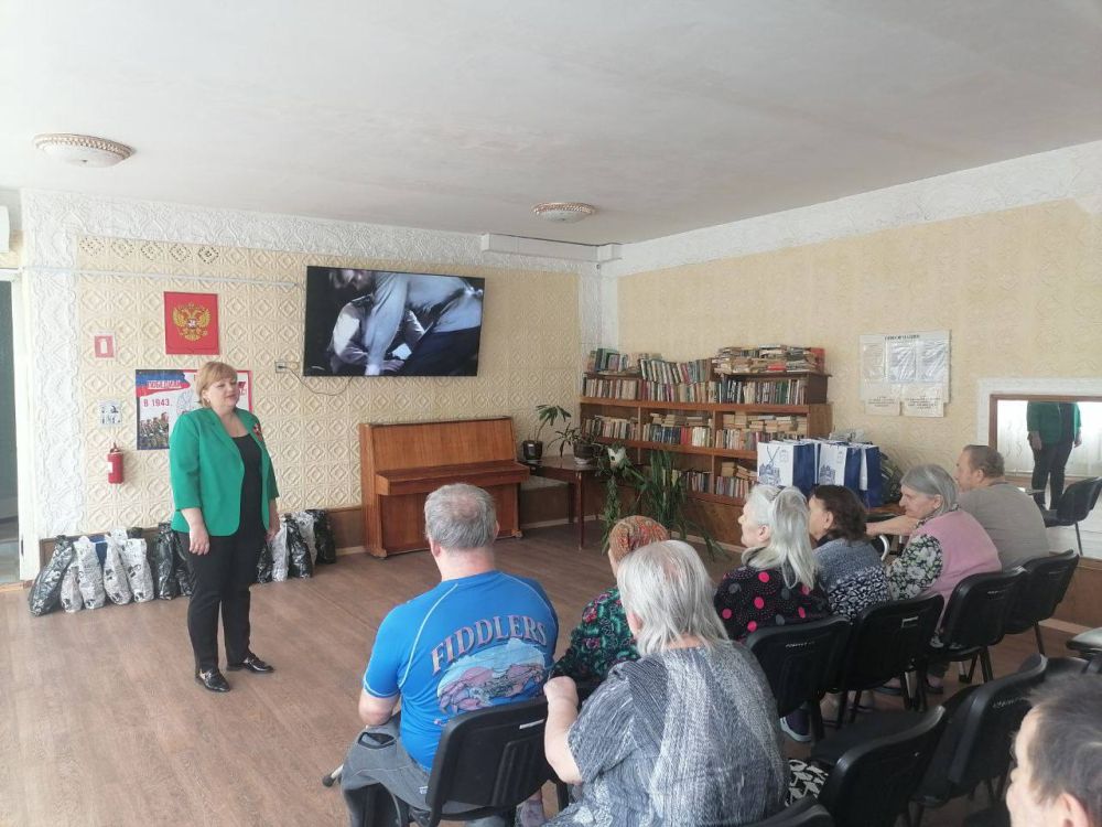 В преддверии 80-летия Победы: Ирина Сидякина поздравила ветеранов в Территориальном центре социального обслуживания В преддверии 80-летия Победы: Ирина Сидякина поздравила ветеранов в Территориальном центре социального обслуживания