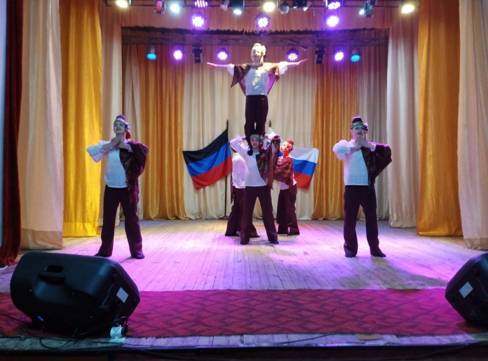 7 мая в честь данного события в МБУ «Дворец культуры им. К.И. Поченкова» прошла яркая и запоминающаяся праздничная концертная программа «Тебе, любимый Донбасс!» 7 мая в честь данного события в МБУ «Дворец культуры им. К.И. Поченкова» прошла яркая и запоминающаяся праздничная концертная программа «Тебе, любимый Донбасс!»