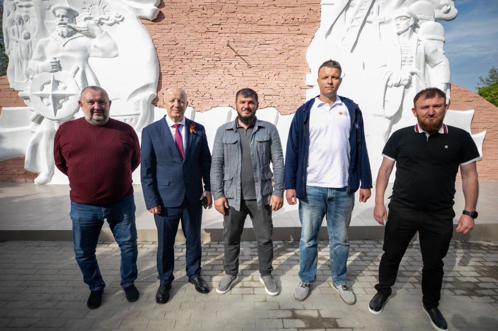 Олег Моргун: Выполнили поручение Президента Владимира Владимировича Путина и Главы Донецкой Народной Республики Дениса Владимировича Пушилина – к наступающему юбилею Победы привели в порядок 59 памятников и памятных мест... Олег Моргун: Выполнили поручение Президента Владимира Владимировича Путина и Главы Донецкой Народной Республики Дениса Владимировича Пушилина – к наступающему юбилею Победы привели в порядок 59 памятников и памятных мест...