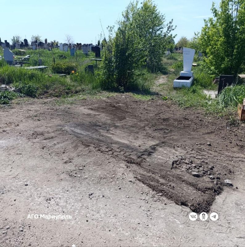 С Мирнинского кладбища вывезено порядка 100 м3 мусора С Мирнинского кладбища вывезено порядка 100 м3 мусора
