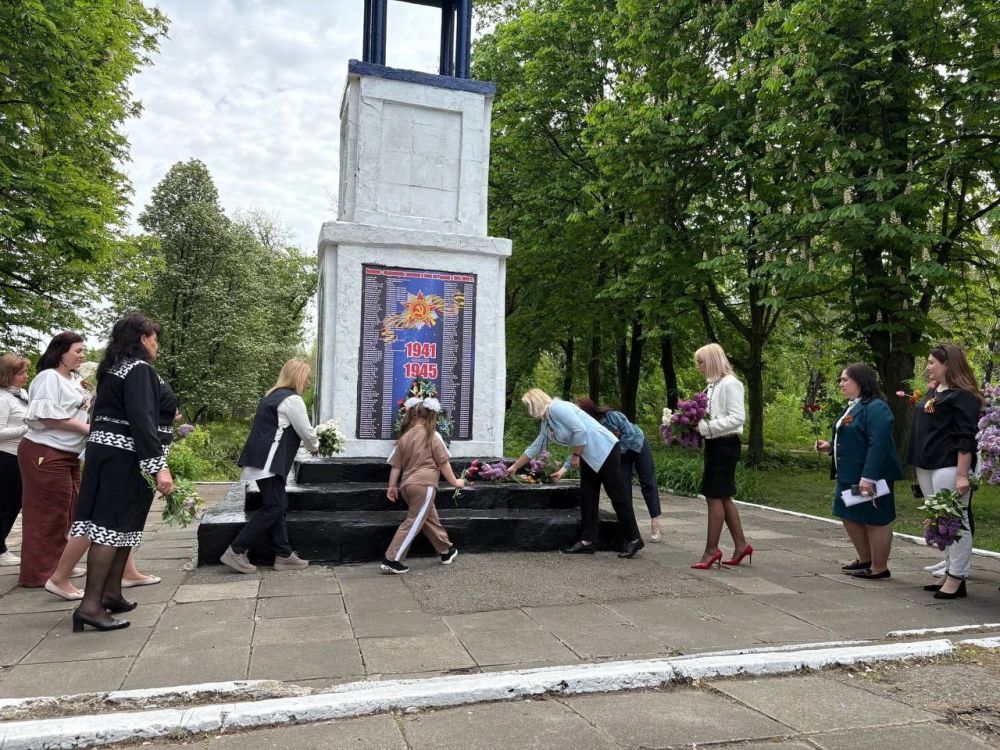 Юрий Будрин: В преддверии 80-летия Дня Победы, в Кировском районе города Донецка, коллектив Дворца культуры "Лидиевка" с представителями ГКДОУ «Детский сад № 165 г.о. Донецк» и ГБОУ "Школа № 80 г. о. Донецк" приняли участие... Юрий Будрин: В преддверии 80-летия Дня Победы, в Кировском районе города Донецка, коллектив Дворца культуры "Лидиевка" с представителями ГКДОУ «Детский сад № 165 г.о. Донецк» и ГБОУ "Школа № 80 г. о. Донецк" приняли участие...