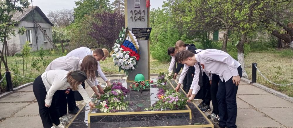 Елена Рязанцева: Сегодня, в рамках празднования 80-й годовщины Великой Победы, в Пролетарском районе прошли торжественные митинги у памятных мест, посвященных героическим событиям Великой Отечественной войны Елена Рязанцева: Сегодня, в рамках празднования 80-й годовщины Великой Победы, в Пролетарском районе прошли торжественные митинги у памятных мест, посвященных героическим событиям Великой Отечественной войны