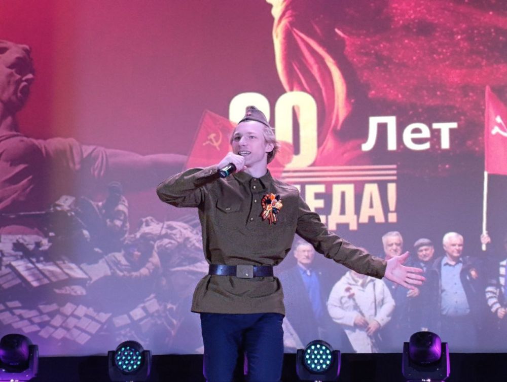 В Снежном состоялся праздничный концерт «Сияй в веках, Великая победа» В Снежном состоялся праздничный концерт «Сияй в веках, Великая победа»