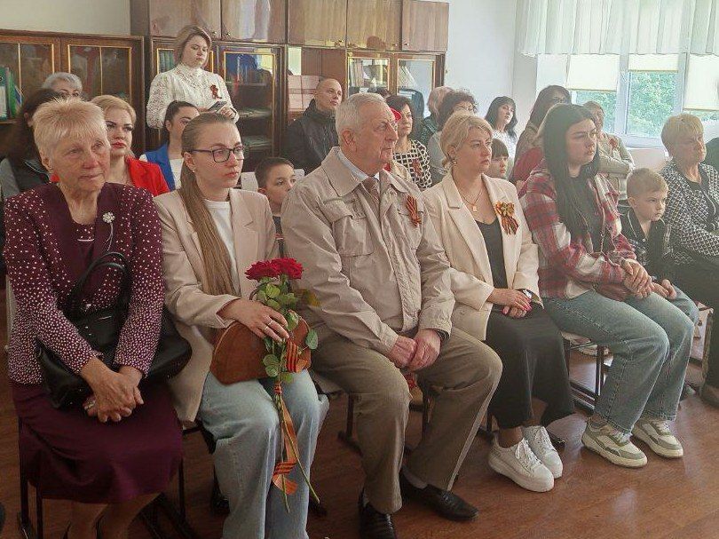 Наталья Бегуненко: Сегодня, 7 мая, в рамках проекта «Новая школа» партии «Единая Россия» в Петровском районе г. Донецка, в ГБОУ «Школа № 116 г. о. Донецк» состоялось торжественное открытие «Парт Героев» в честь выпускников... Наталья Бегуненко: Сегодня, 7 мая, в рамках проекта «Новая школа» партии «Единая Россия» в Петровском районе г. Донецка, в ГБОУ «Школа № 116 г. о. Донецк» состоялось торжественное открытие «Парт Героев» в честь выпускников...