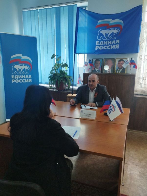Александр Подгорный провёл выездной приём граждан в общественной приёмной «Единой России» Александр Подгорный провёл выездной приём граждан в общественной приёмной «Единой России»