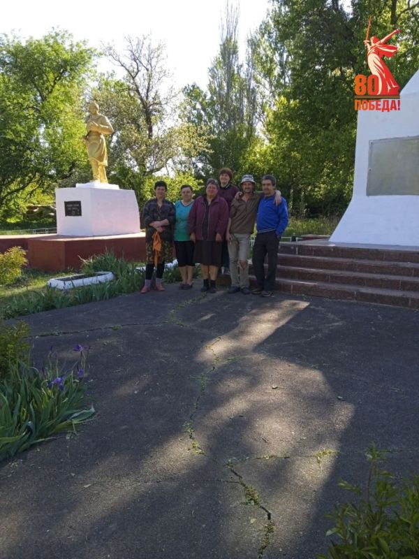 Благоустройство памятных мест в Калининском внутригородском районе города Горловка продолжается Благоустройство памятных мест в Калининском внутригородском районе города Горловка продолжается