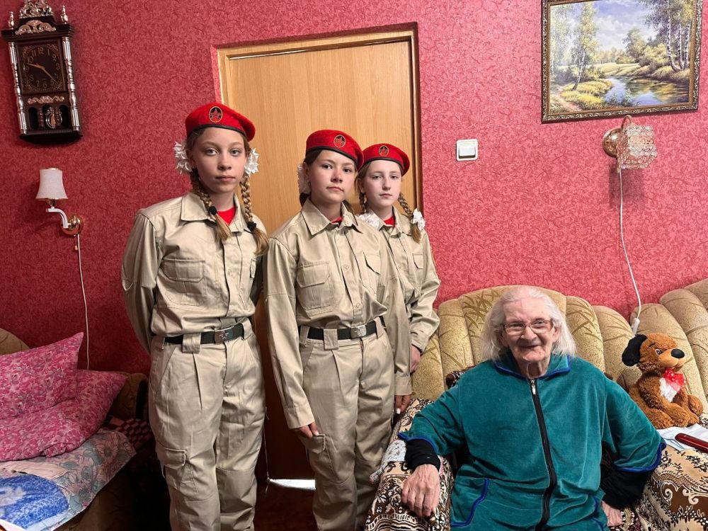 ВЕТЕРАН РЯДОМ. Мы, юнармейцы ВПК «Гвардейский» г. о. Макеевка, принимаем участие в акции "Ветеран рядом" ВЕТЕРАН РЯДОМ. Мы, юнармейцы ВПК «Гвардейский» г. о. Макеевка, принимаем участие в акции "Ветеран рядом"