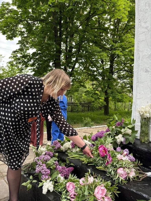 Юрий Будрин: В преддверии 80-летия Дня Победы, в Кировском районе города Донецка, коллектив Дворца культуры "Лидиевка" с представителями ГКДОУ «Детский сад № 165 г.о. Донецк» и ГБОУ "Школа № 80 г. о. Донецк" приняли участие... Юрий Будрин: В преддверии 80-летия Дня Победы, в Кировском районе города Донецка, коллектив Дворца культуры "Лидиевка" с представителями ГКДОУ «Детский сад № 165 г.о. Донецк» и ГБОУ "Школа № 80 г. о. Донецк" приняли участие...