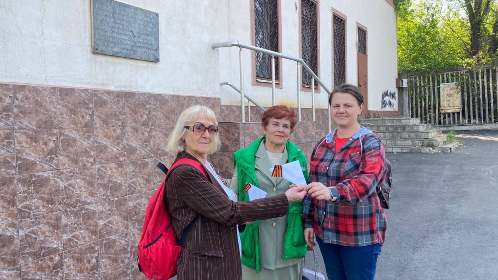 Василий Ткачук: В преддверии празднования 80-летия Победы в Великой Отечественной войне, в рамках проекта партии «Единая Россия» «Историческая Память» сотрудники Управы Калининского внутригородского района Администрации... Василий Ткачук: В преддверии празднования 80-летия Победы в Великой Отечественной войне, в рамках проекта партии «Единая Россия» «Историческая Память» сотрудники Управы Калининского внутригородского района Администрации...