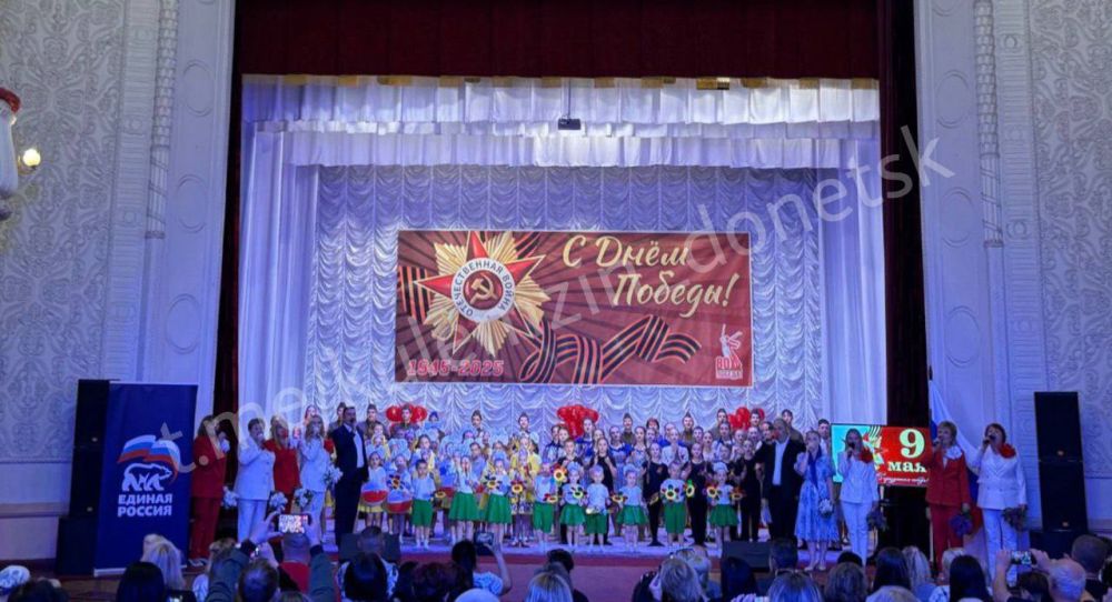 Во Дворце культуры им. И. Франко в рамках проекта «Культура малой родины» партии «Единая Россия» состоялся праздничный концерт, посвящённый 80-й годовщине Победы в Великой Отечественной войне под названием «Минувших дней... Во Дворце культуры им. И. Франко в рамках проекта «Культура малой родины» партии «Единая Россия» состоялся праздничный концерт, посвящённый 80-й годовщине Победы в Великой Отечественной войне под названием «Минувших дней...
