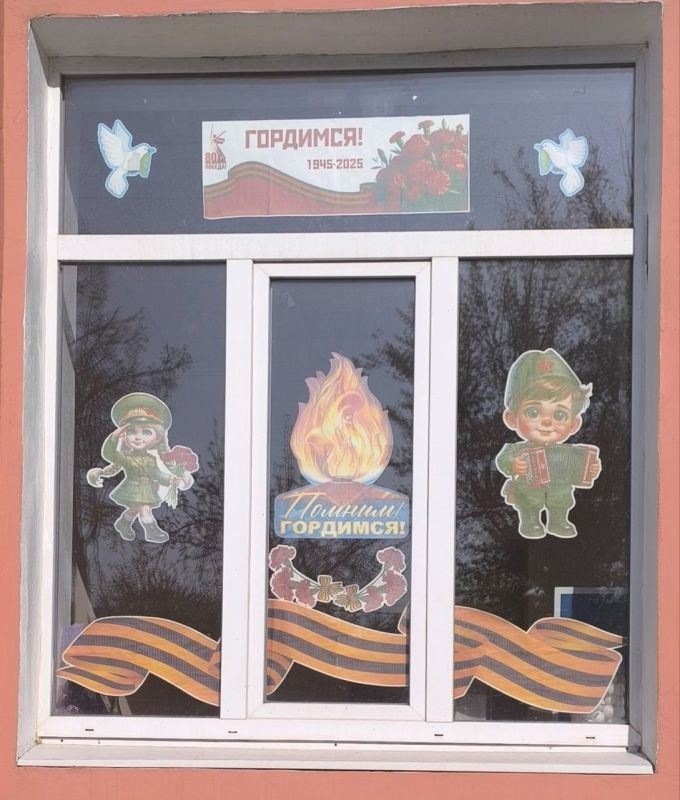 День Победы - великий праздник! Оформление школы к 9 мая стало доброй, светлой традицией День Победы - великий праздник! Оформление школы к 9 мая стало доброй, светлой традицией