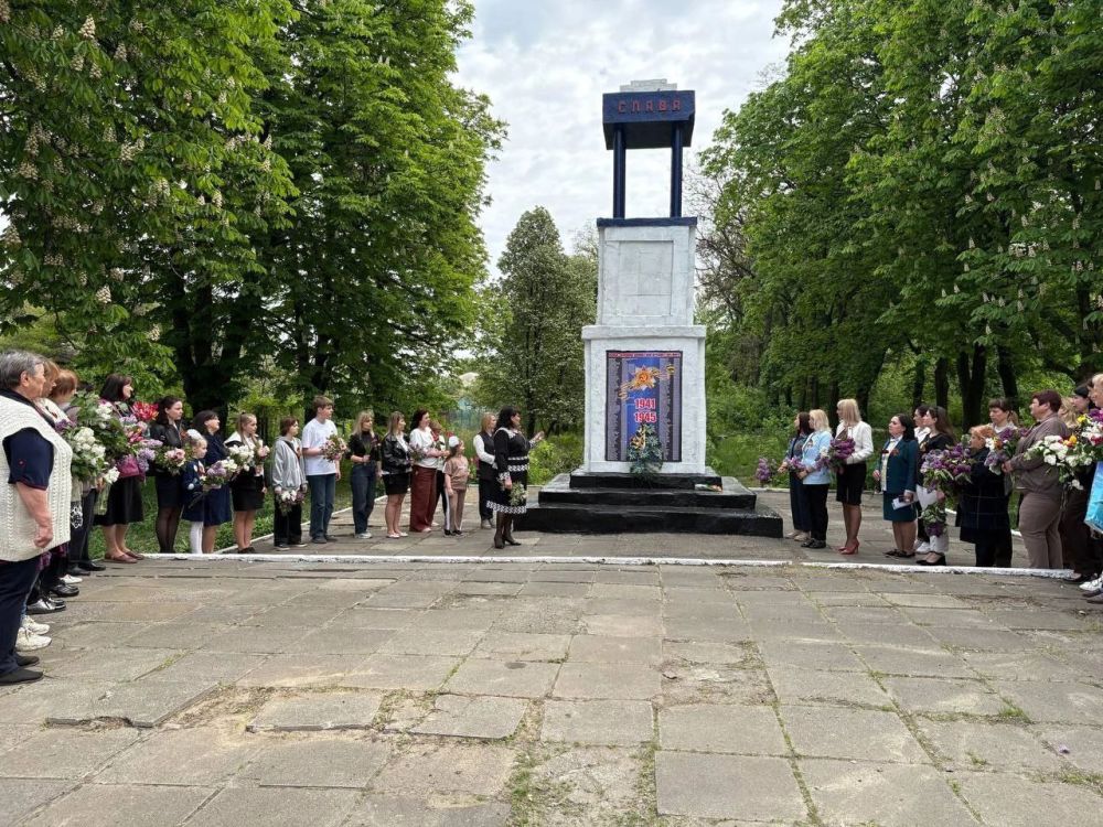Юрий Будрин: В преддверии 80-летия Дня Победы, в Кировском районе города Донецка, коллектив Дворца культуры "Лидиевка" с представителями ГКДОУ «Детский сад № 165 г.о. Донецк» и ГБОУ "Школа № 80 г. о. Донецк" приняли участие... Юрий Будрин: В преддверии 80-летия Дня Победы, в Кировском районе города Донецка, коллектив Дворца культуры "Лидиевка" с представителями ГКДОУ «Детский сад № 165 г.о. Донецк» и ГБОУ "Школа № 80 г. о. Донецк" приняли участие...