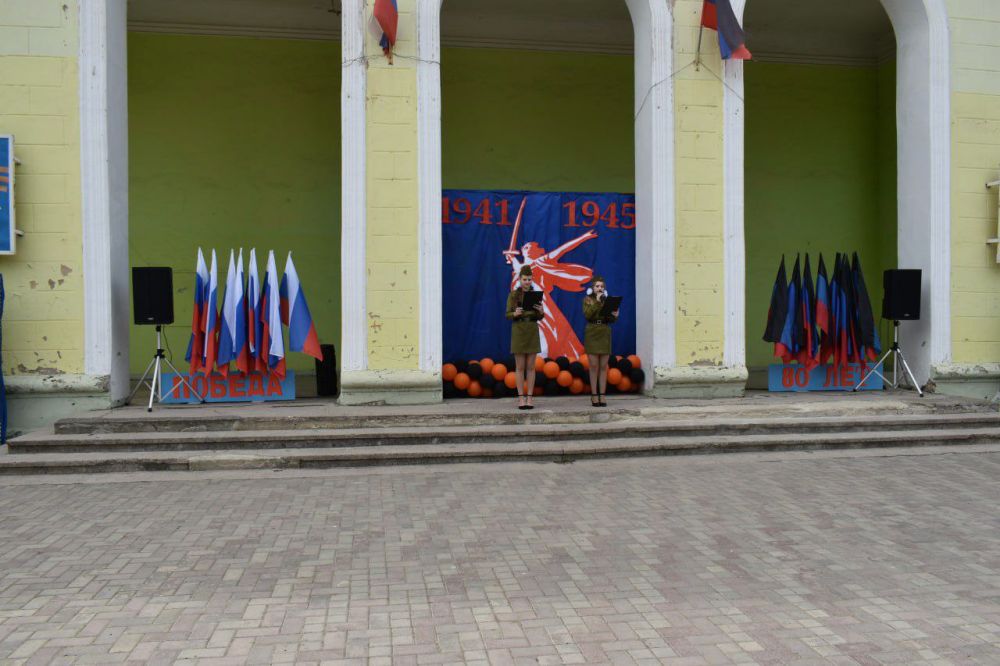 7 мая в Амвросиевке, в Центре культуры и досуга «Виктория», состоялось замечательное мероприятие, посвященное 80-летию Великой Победы 7 мая в Амвросиевке, в Центре культуры и досуга «Виктория», состоялось замечательное мероприятие, посвященное 80-летию Великой Победы