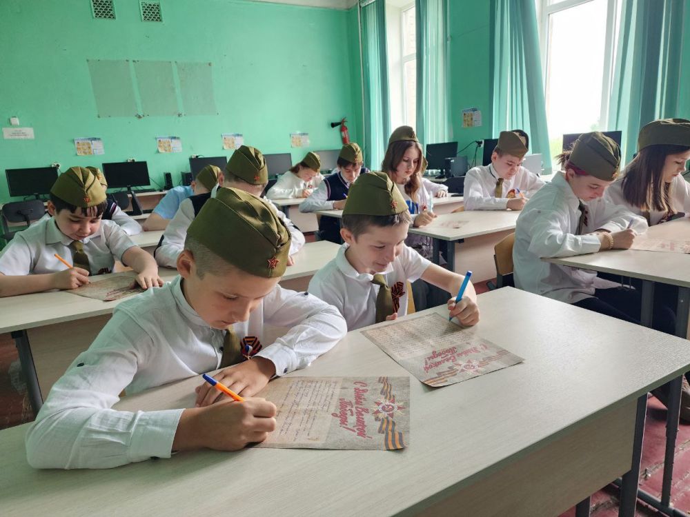 Школьники Кировского приняли участие в акции «Письмо Защитнику» Школьники Кировского приняли участие в акции «Письмо Защитнику»