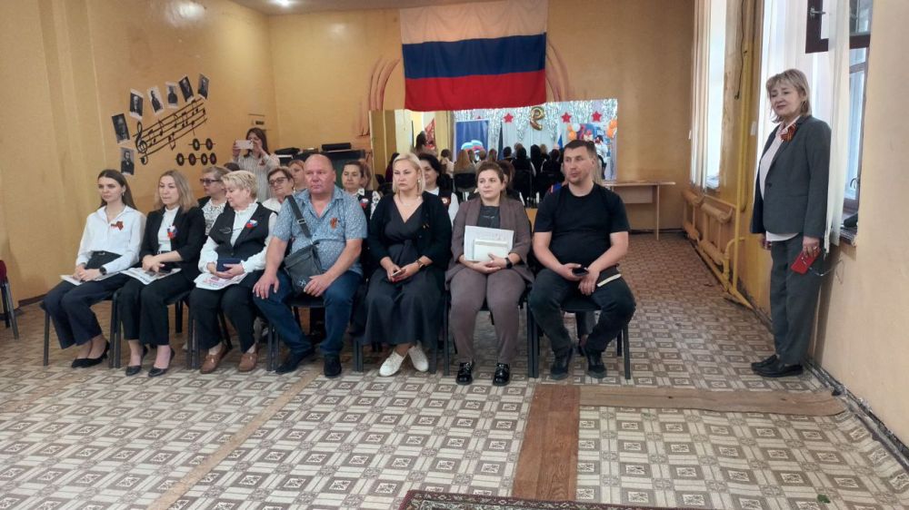 Василий Ткачук: Сегодня, 7 мая, провела встречу с трудовым коллективом ГБОУ "Школа № 10 г.о. Донецк" Василий Ткачук: Сегодня, 7 мая, провела встречу с трудовым коллективом ГБОУ "Школа № 10 г.о. Донецк"