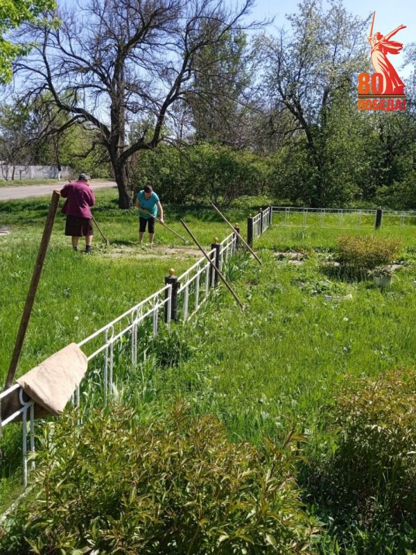 Благоустройство памятных мест в Калининском внутригородском районе города Горловка продолжается Благоустройство памятных мест в Калининском внутригородском районе города Горловка продолжается