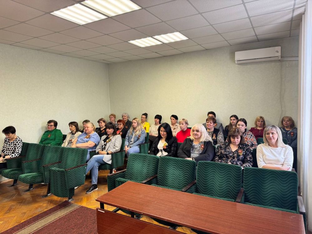 Сегодня в Пролетарском районе состоялась встреча руководителя Управы Пролетарского внутригородского района Администрации городского округа Донецк Елены Рязанцевой, депутата Донецкого городского совета Виталия Воловика с... Сегодня в Пролетарском районе состоялась встреча руководителя Управы Пролетарского внутригородского района Администрации городского округа Донецк Елены Рязанцевой, депутата Донецкого городского совета Виталия Воловика с...