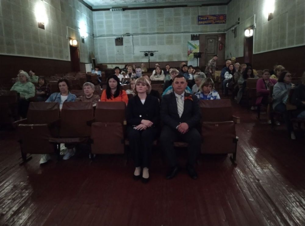 7 мая в честь данного события в МБУ «Дворец культуры им. К.И. Поченкова» прошла яркая и запоминающаяся праздничная концертная программа «Тебе, любимый Донбасс!» 7 мая в честь данного события в МБУ «Дворец культуры им. К.И. Поченкова» прошла яркая и запоминающаяся праздничная концертная программа «Тебе, любимый Донбасс!»