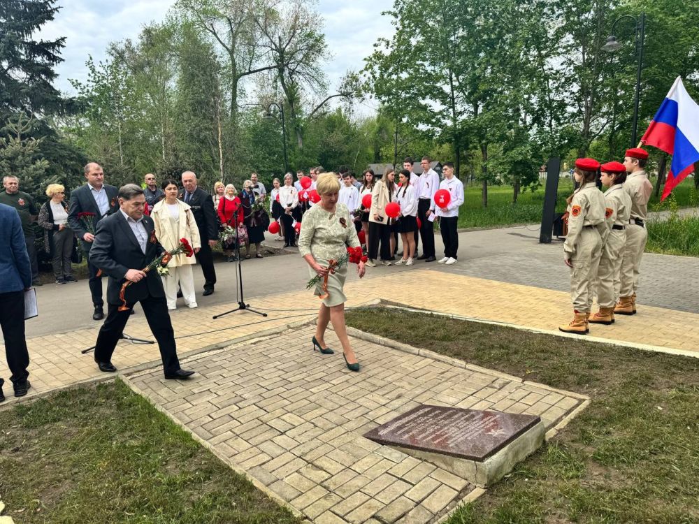 Сегодня, в рамках празднования 80-й годовщины Великой Победы, в Пролетарском районе прошли торжественные митинги у памятных мест, посвященных героическим событиям Великой Отечественной войны Сегодня, в рамках празднования 80-й годовщины Великой Победы, в Пролетарском районе прошли торжественные митинги у памятных мест, посвященных героическим событиям Великой Отечественной войны
