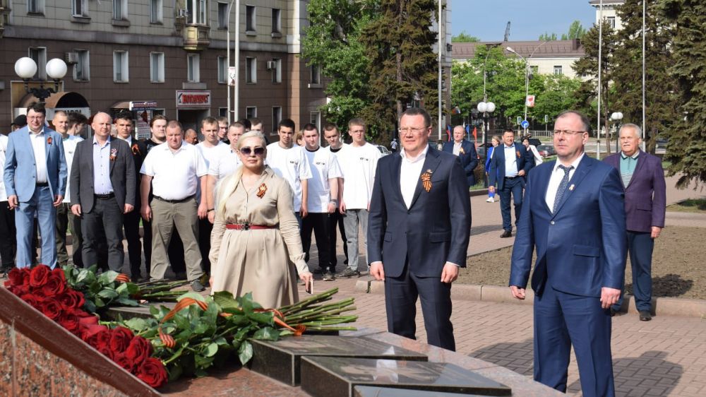 Акция «Тысяча сердец». В преддверии одного из самых значимых праздников нашей страны – Великого Дня Победы, на площади Ленина, руководством компании ЮГМК и городского округа Енакиево был дан старт Акции «Тысяча сердец» Акция «Тысяча сердец». В преддверии одного из самых значимых праздников нашей страны – Великого Дня Победы, на площади Ленина, руководством компании ЮГМК и городского округа Енакиево был дан старт Акции «Тысяча сердец»
