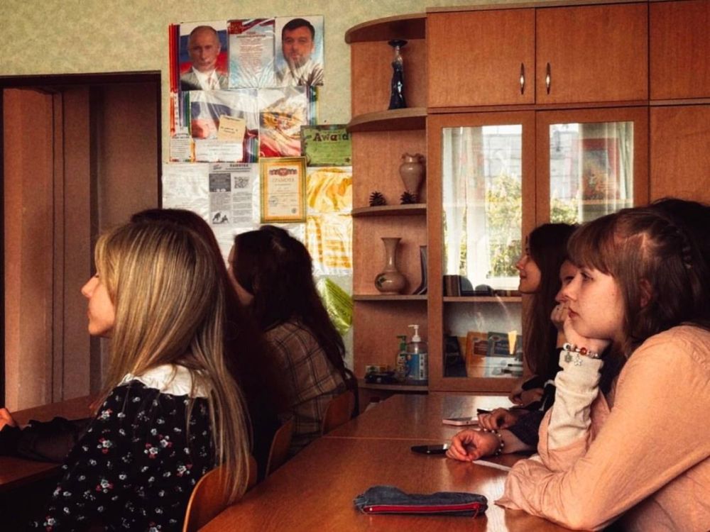 Василий Ткачук: В преддверии 9 мая, при поддержке Управы Калининского внутригородского района Администрации городского округа Донецк, ГБПОУ Донецкий педагогический колледж посетил бывший военный, участник боевых действий СВО... Василий Ткачук: В преддверии 9 мая, при поддержке Управы Калининского внутригородского района Администрации городского округа Донецк, ГБПОУ Донецкий педагогический колледж посетил бывший военный, участник боевых действий СВО...