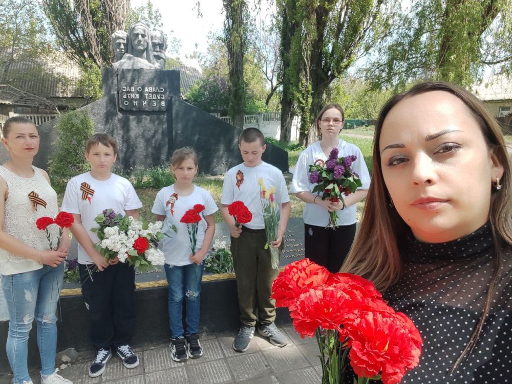 В преддверии празднования 80-летия Великой Победы члены первичного отделения №6 партии “Единая Россия” почтили память героев! В преддверии празднования 80-летия Великой Победы члены первичного отделения №6 партии “Единая Россия” почтили память героев!