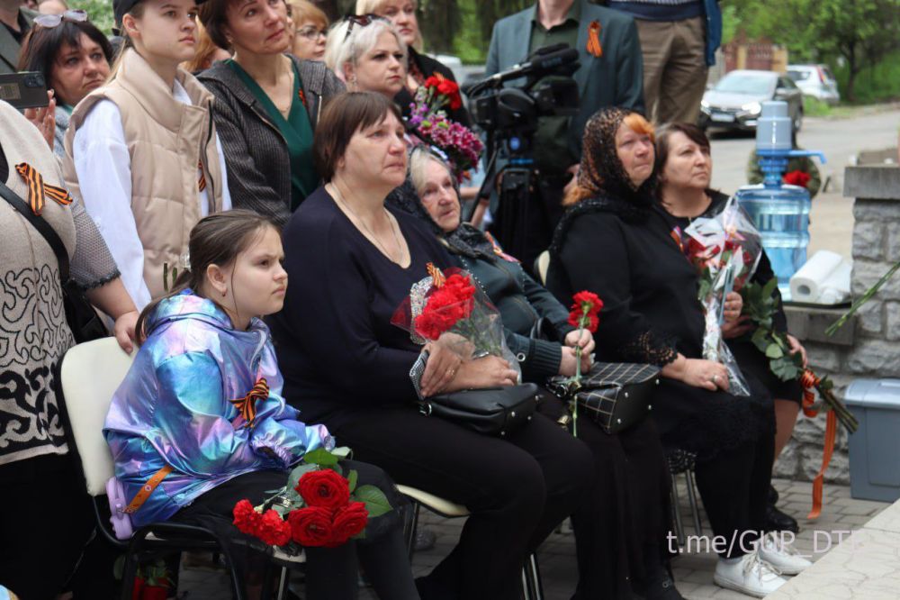«ИХ ИМЕНА НАВЕЧНО ВПИСАНЫ В ИСТОРИЮ НАШЕГО ПРЕДПРИЯТИЯ»: В «ДОНБАССТЕПЛОЭНЕРГО» ОТКРЫТ ПАМЯТНЫЙ ЗНАК В ЧЕСТЬ СОТРУДНИКОВ, ПОГИБШИХ ПРИ ВЫПОЛНЕНИИ БОЕВЫХ ЗАДАЧ В ХОДЕ ПРОВЕДЕНИЯ СВО И СЛУЖЕБНЫХ ОБЯЗАННОСТЕЙ «ИХ ИМЕНА НАВЕЧНО ВПИСАНЫ В ИСТОРИЮ НАШЕГО ПРЕДПРИЯТИЯ»: В «ДОНБАССТЕПЛОЭНЕРГО» ОТКРЫТ ПАМЯТНЫЙ ЗНАК В ЧЕСТЬ СОТРУДНИКОВ, ПОГИБШИХ ПРИ ВЫПОЛНЕНИИ БОЕВЫХ ЗАДАЧ В ХОДЕ ПРОВЕДЕНИЯ СВО И СЛУЖЕБНЫХ ОБЯЗАННОСТЕЙ