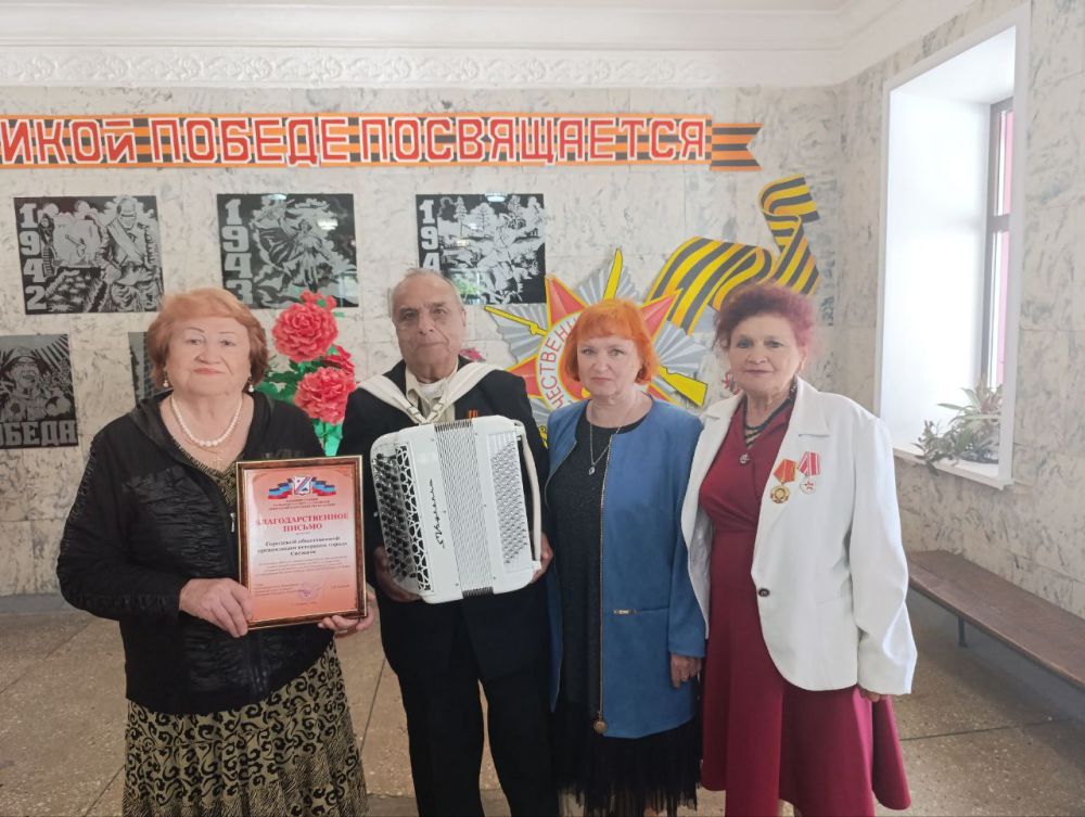 В Снежном состоялся праздничный концерт «Сияй в веках, Великая победа» В Снежном состоялся праздничный концерт «Сияй в веках, Великая победа»