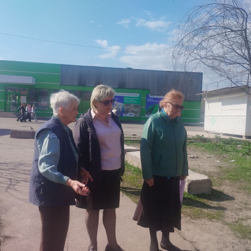 7 мая в первичных отделениях Червоногвардейского района Макеевского местного отделения партии «Единая Россия» состоялось вручение партийных билетов новым членам партии 7 мая в первичных отделениях Червоногвардейского района Макеевского местного отделения партии «Единая Россия» состоялось вручение партийных билетов новым членам партии