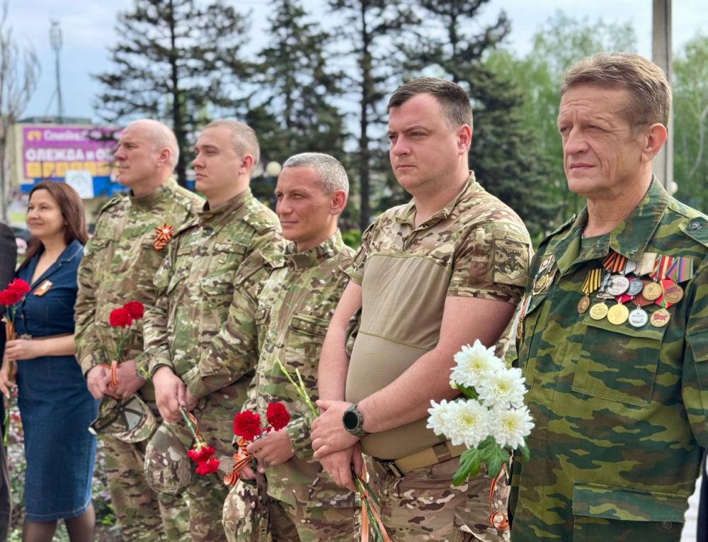 Михаил Меренков: В преддверии празднования 80-й годовщины Великой Победы в Буденновском районе прошли церемонии возложения цветов у мемориалов и памятных знаков Великой Отечественной войны Михаил Меренков: В преддверии празднования 80-й годовщины Великой Победы в Буденновском районе прошли церемонии возложения цветов у мемориалов и памятных знаков Великой Отечественной войны