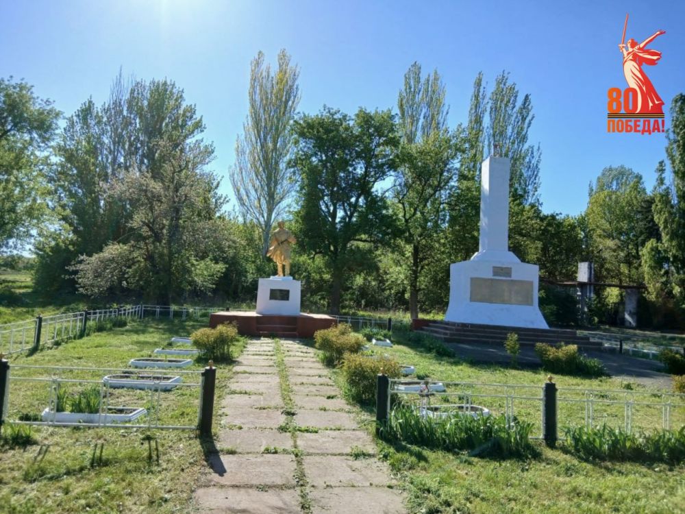 Благоустройство памятных мест в Калининском внутригородском районе города Горловка продолжается Благоустройство памятных мест в Калининском внутригородском районе города Горловка продолжается