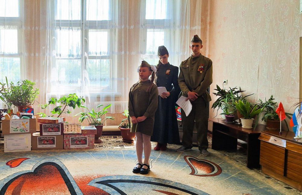 7 мая по партийному проекту «Историческая память» ВПП «Единая Россия» в Советском внутригородском районе поздравили с Днем Победы и Днем Донецкой Народной Республики бойцов, находящихся на лечении в медицинском учреждении 7 мая по партийному проекту «Историческая память» ВПП «Единая Россия» в Советском внутригородском районе поздравили с Днем Победы и Днем Донецкой Народной Республики бойцов, находящихся на лечении в медицинском учреждении