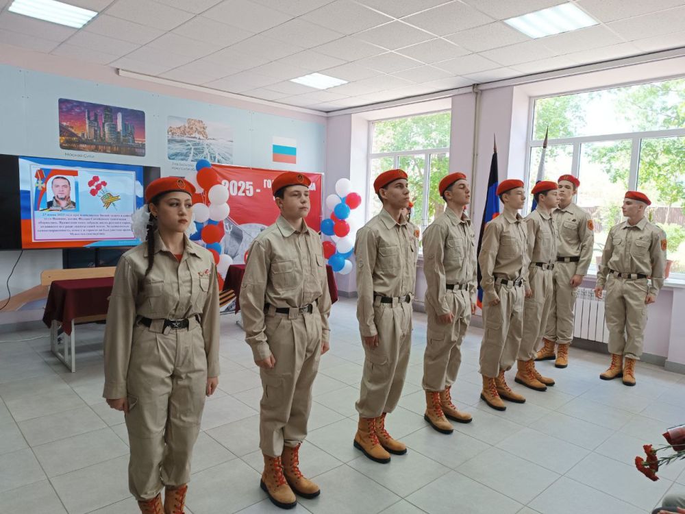 Николай Михайлов: 7 мая по партийному проекту Единой России «Новая школа» в Старобешевской школе №1 состоялось торжественное открытие «Парты Героя» выпускнику школы, участнику СВО — Самойленко Федору Сергеевичу Николай Михайлов: 7 мая по партийному проекту Единой России «Новая школа» в Старобешевской школе №1 состоялось торжественное открытие «Парты Героя» выпускнику школы, участнику СВО — Самойленко Федору Сергеевичу