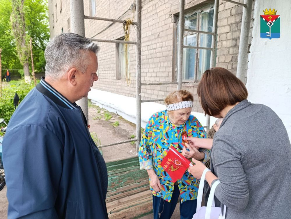 Сегодня в общежитии г. Енакиево заместитель Главы Администрации Краснолиманского муниципального округа Александр Грибанов провел встречу с эвакуированными гражданами Краснолиманщины Сегодня в общежитии г. Енакиево заместитель Главы Администрации Краснолиманского муниципального округа Александр Грибанов провел встречу с эвакуированными гражданами Краснолиманщины