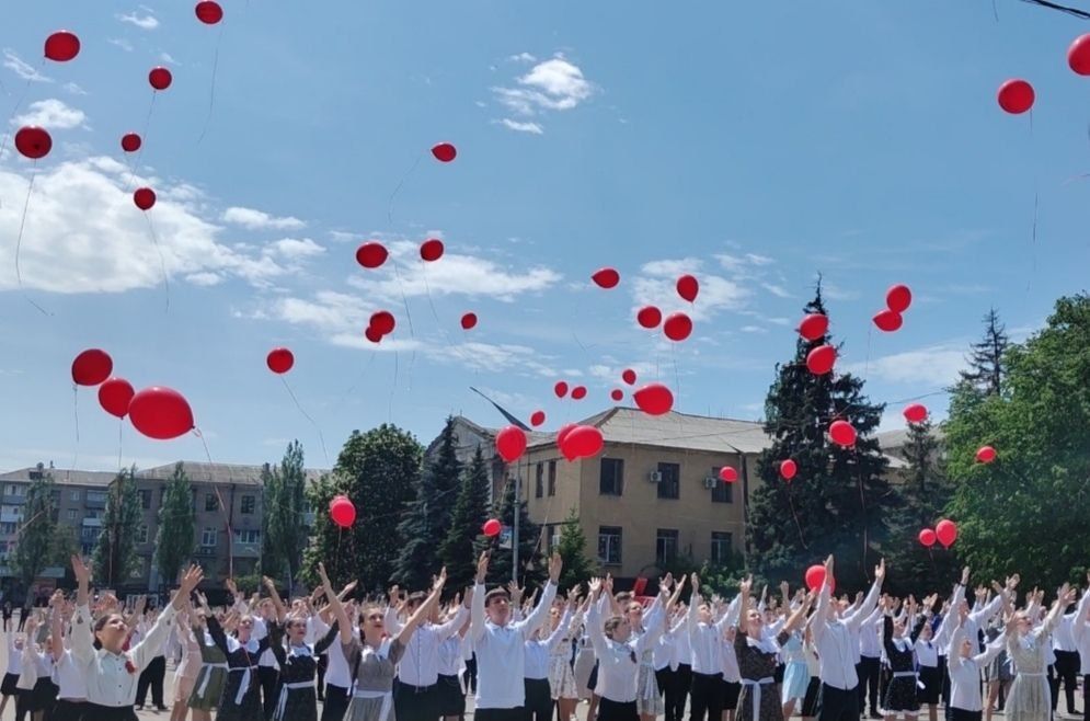 Акция «Вальс Победы». 7 мая, в преддверии Дня Великой Победы, в городском округе Торез состоялся «Вальс Победы» Акция «Вальс Победы». 7 мая, в преддверии Дня Великой Победы, в городском округе Торез состоялся «Вальс Победы»