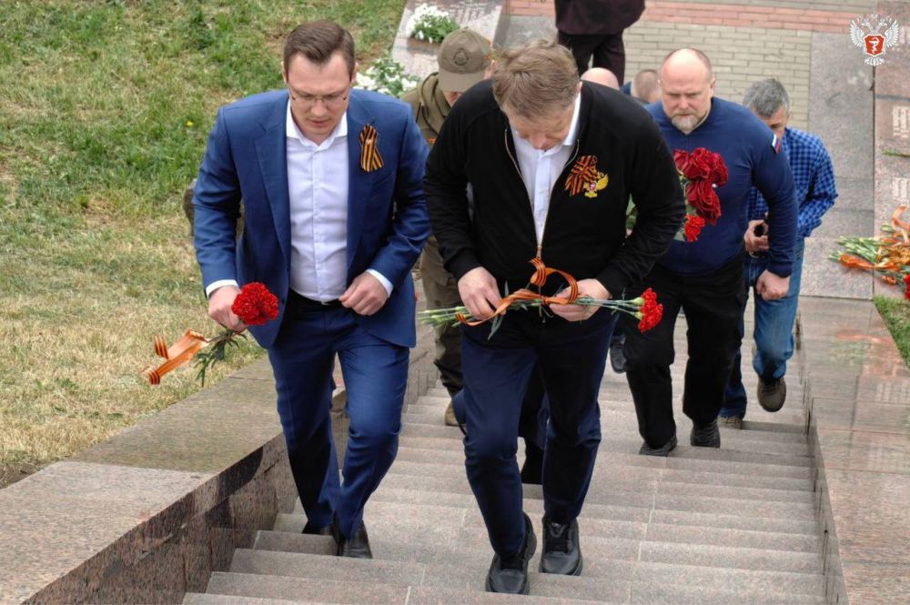 Михаил Мурашко возложил цветы к памятнику жертвам фашизма в ДНР Михаил Мурашко возложил цветы к памятнику жертвам фашизма в ДНР