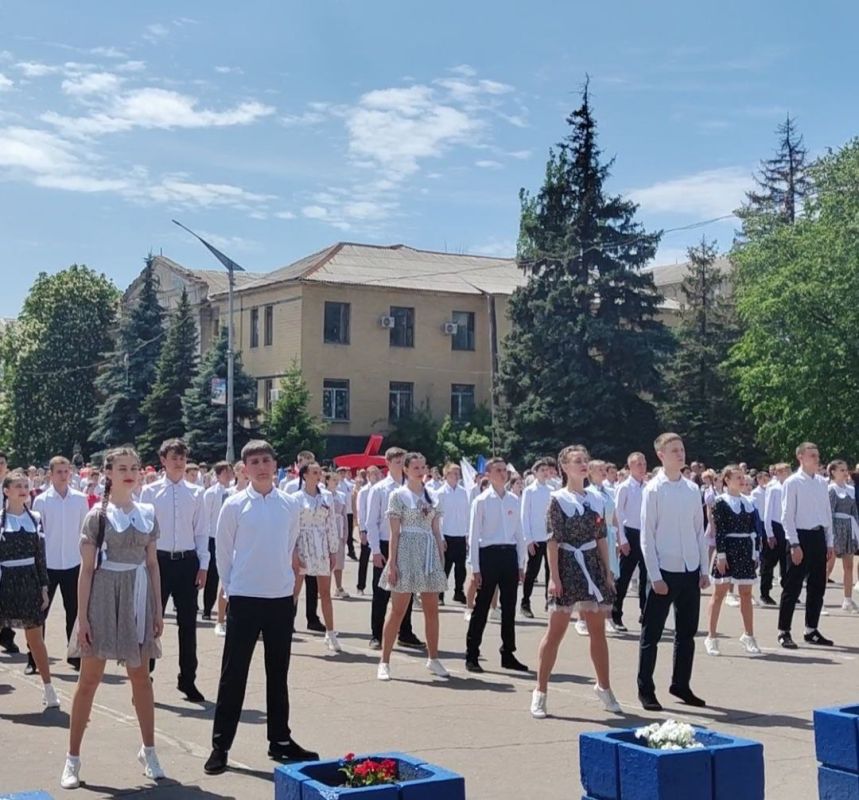 Акция «Вальс Победы». 7 мая, в преддверии Дня Великой Победы, в городском округе Торез состоялся «Вальс Победы» Акция «Вальс Победы». 7 мая, в преддверии Дня Великой Победы, в городском округе Торез состоялся «Вальс Победы»