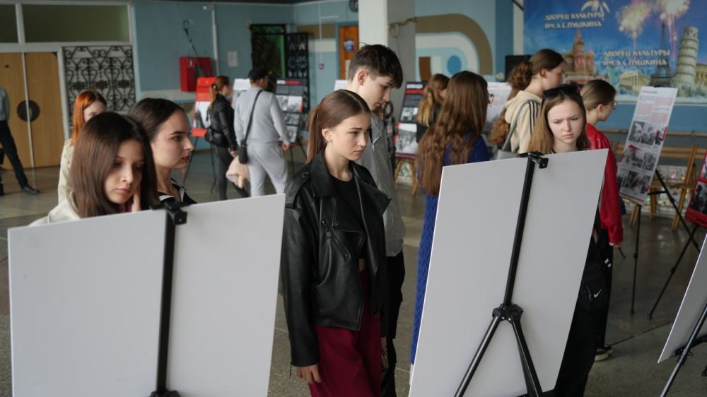Во Дворце культуры им. А.С. Пушкина состоялось открытие уникальной выставки «Они снимали войну»! Организованная Республиканским домом народного творчества и кино, экспозиция основана на материалах Государственного... Во Дворце культуры им. А.С. Пушкина состоялось открытие уникальной выставки «Они снимали войну»! Организованная Республиканским домом народного творчества и кино, экспозиция основана на материалах Государственного...