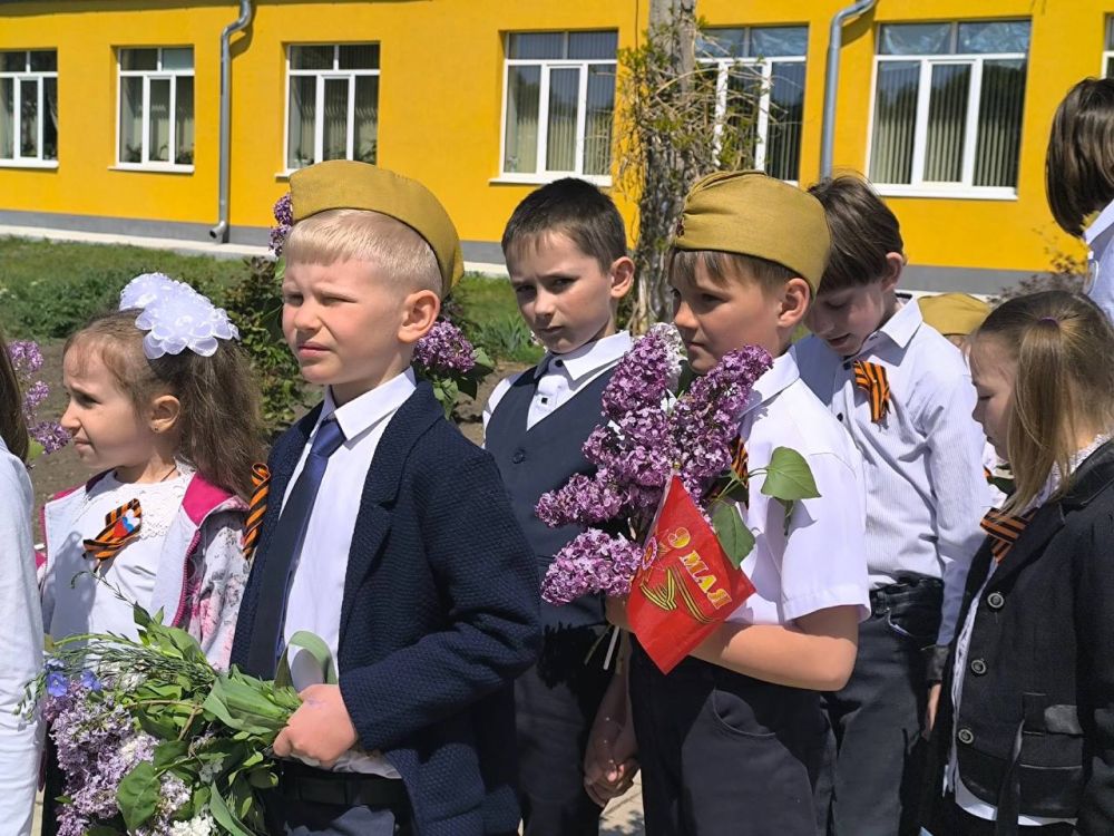 В ГБОУ «Приазовская школа» прошла торжественная линейка, посвященная 80-летию Победы в Великой Отечественной войне! В ГБОУ «Приазовская школа» прошла торжественная линейка, посвященная 80-летию Победы в Великой Отечественной войне!
