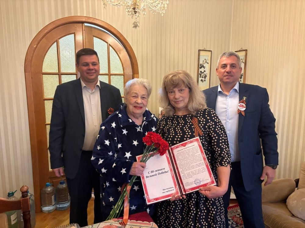 Татьяна Копылова: Сегодня в преддверии 80-летия Великой Победы поздравили ветеранов Великой отечественной Войны и узников блокадного Ленинграда Ворошиловского района Татьяна Копылова: Сегодня в преддверии 80-летия Великой Победы поздравили ветеранов Великой отечественной Войны и узников блокадного Ленинграда Ворошиловского района