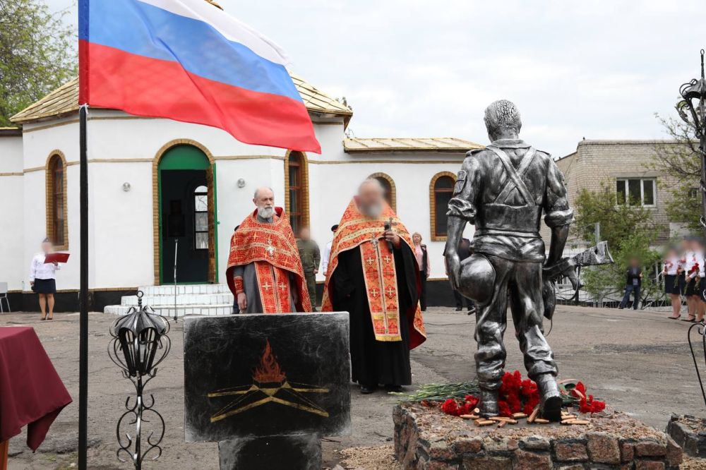 Сделан руками осужденных: в исправительной колонии в ДНР открыли памятник погибшим героям Сделан руками осужденных: в исправительной колонии в ДНР открыли памятник погибшим героям