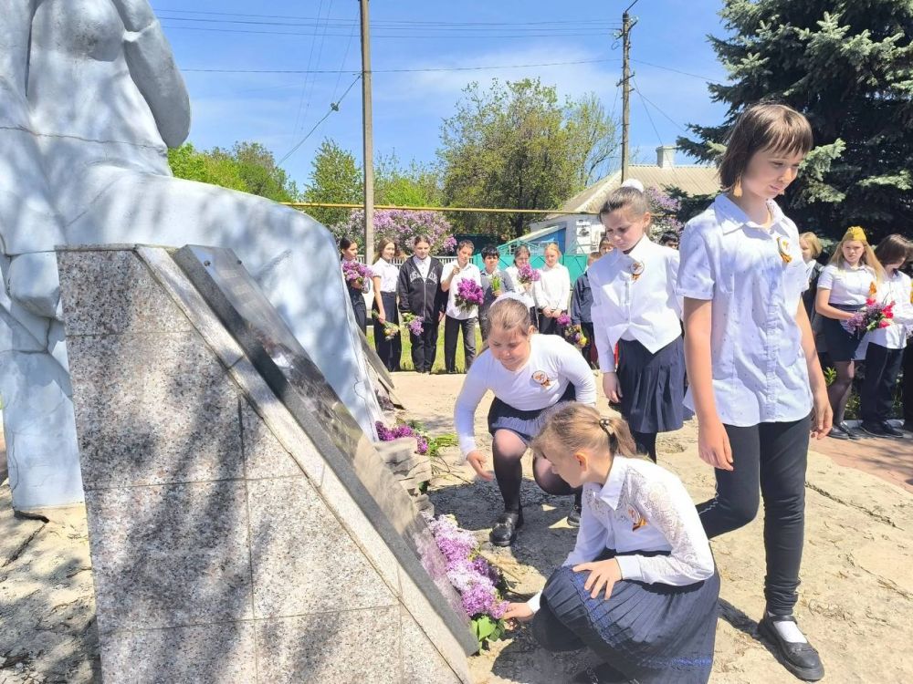 В ГБОУ «Приазовская школа» прошла торжественная линейка, посвященная 80-летию Победы в Великой Отечественной войне! В ГБОУ «Приазовская школа» прошла торжественная линейка, посвященная 80-летию Победы в Великой Отечественной войне!